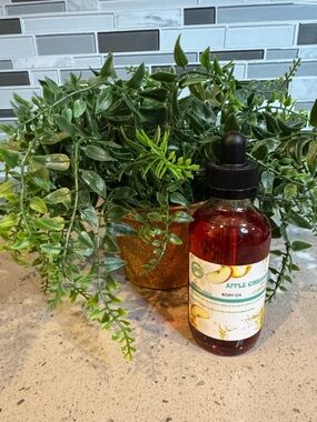 APPLE CINNAMON BODY OIL